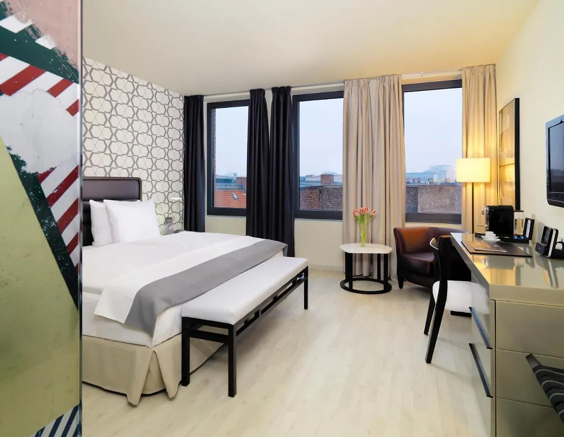 H10 Berlin Ku'Damm Hotel 4*,