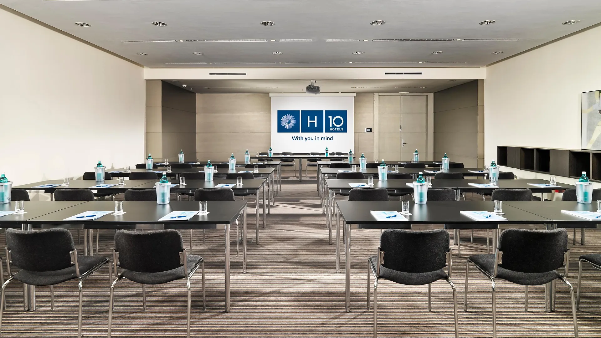 H10 Berlin Ku'Damm Hotel 4*,