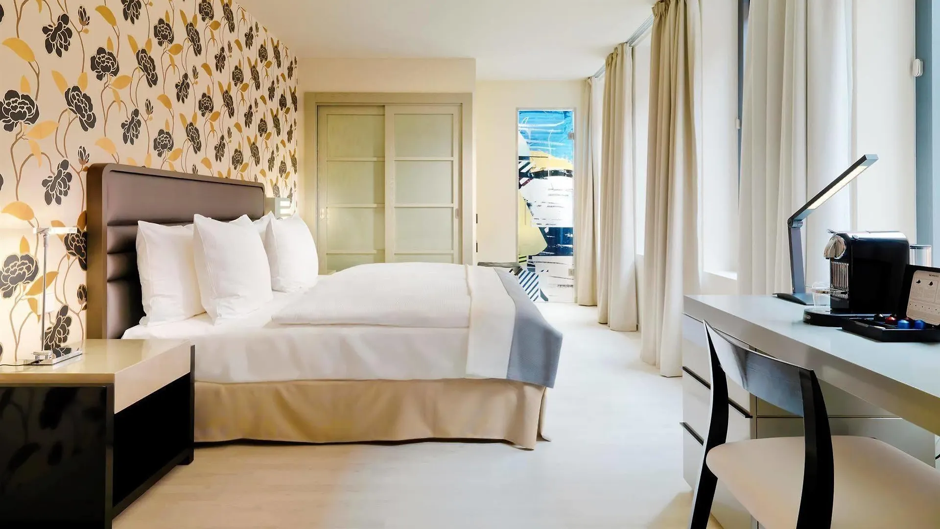 H10 Berlin Ku'Damm Hotel 4*,