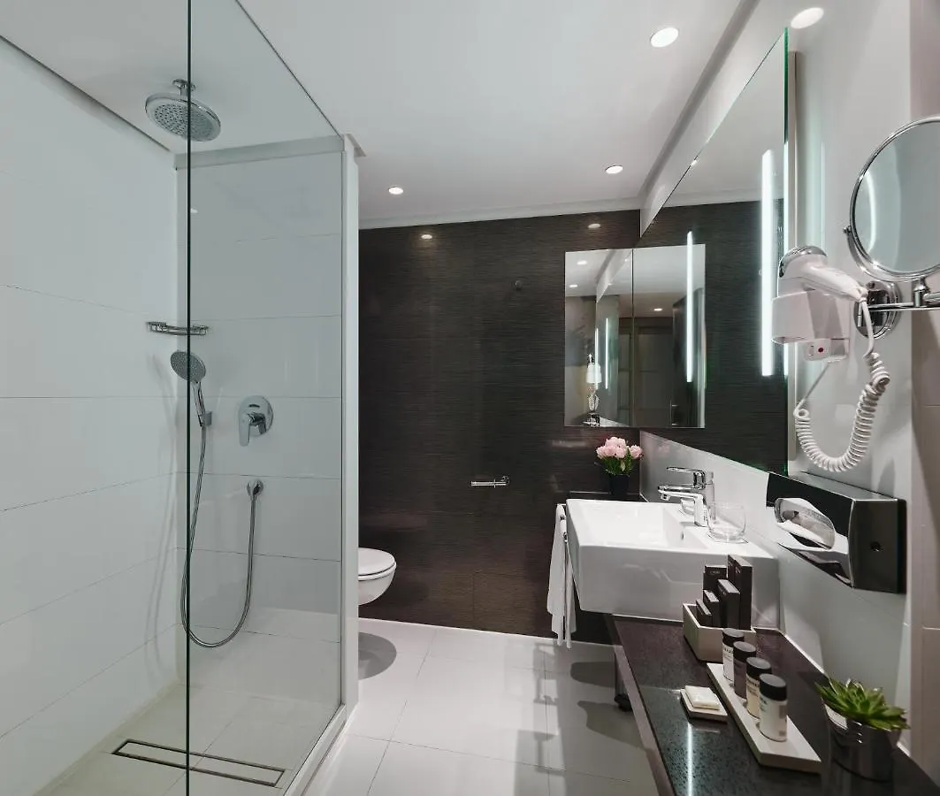 H10 Berlin Ku'Damm Otel 4*,  Almanya