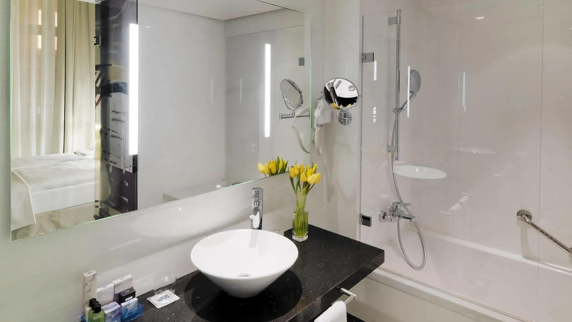 H10 Berlin Ku'Damm Otel 4*,